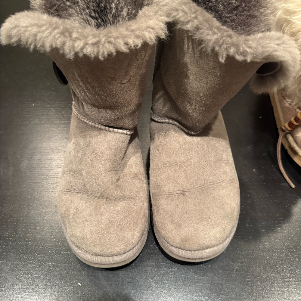 Women's Gray Uggs with Button Boots | W9